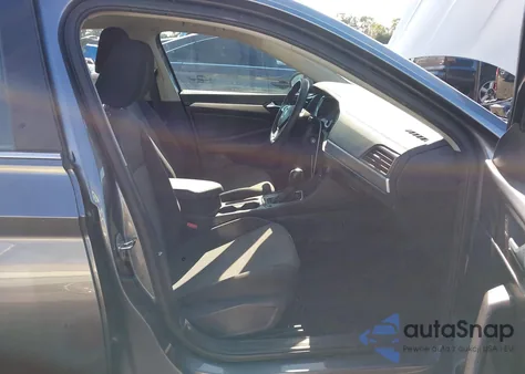 2019 Volkswagen Jetta 1.4T R-Line/1.4T S/1.4T Se z USA, uszkodzony, nr VIN 3VWC57BU1KM237956